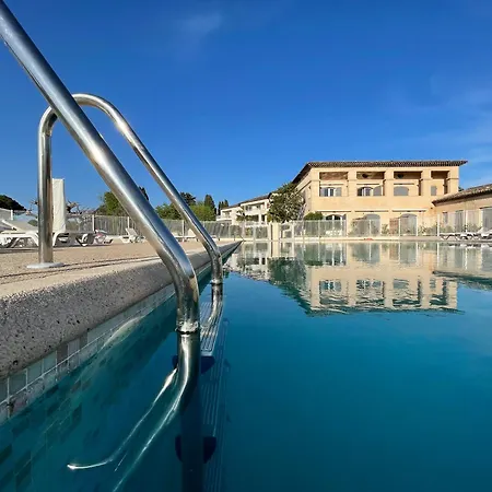 212 - Les De Robinson - Avec Piscine En Bord De Siagne, A